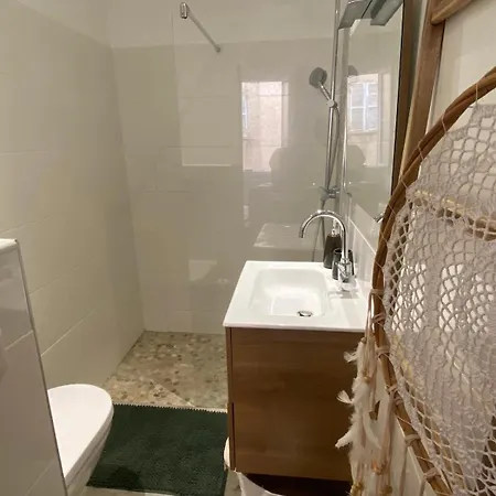 Appartement climatisé au cœur de la vieille ville Appartement LʼÎle-Rousse