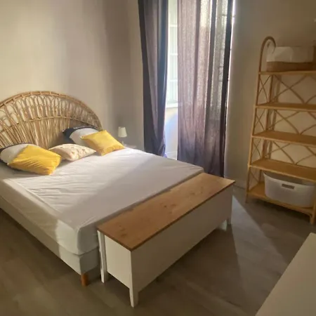 Climatise Avec Parking Prive Au Coeur De La Vieille Apartmán *