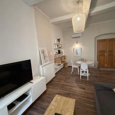 Apartman Climatise Avec Parking Prive Au Coeur De La Vieille *