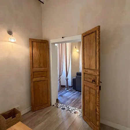 Climatise Avec Parking Prive Au Coeur De La Vieille Apartman LʼÎle-Rousse