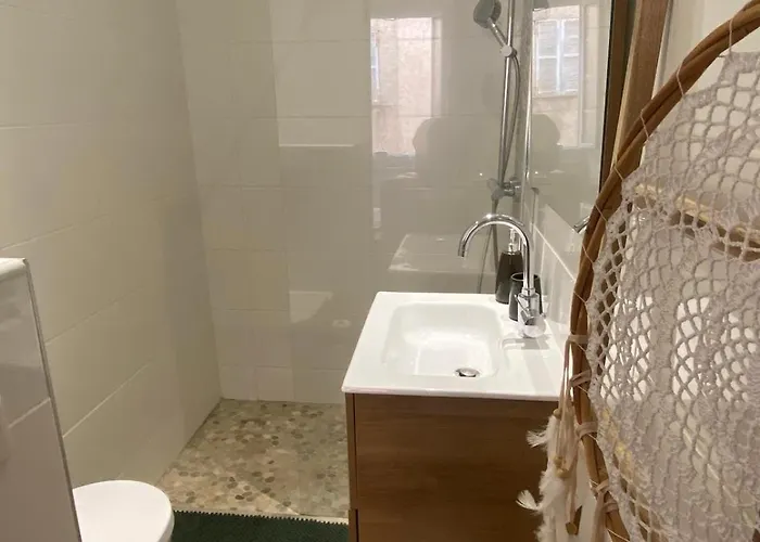 Appartement climatisé au cœur de la vieille ville Appartement LʼÎle-Rousse