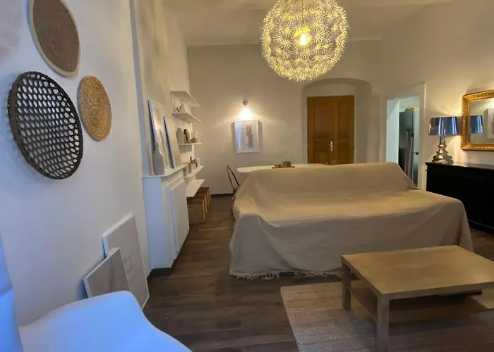 Appartement climatisé au cœur de la vieille ville * LʼÎle-Rousse