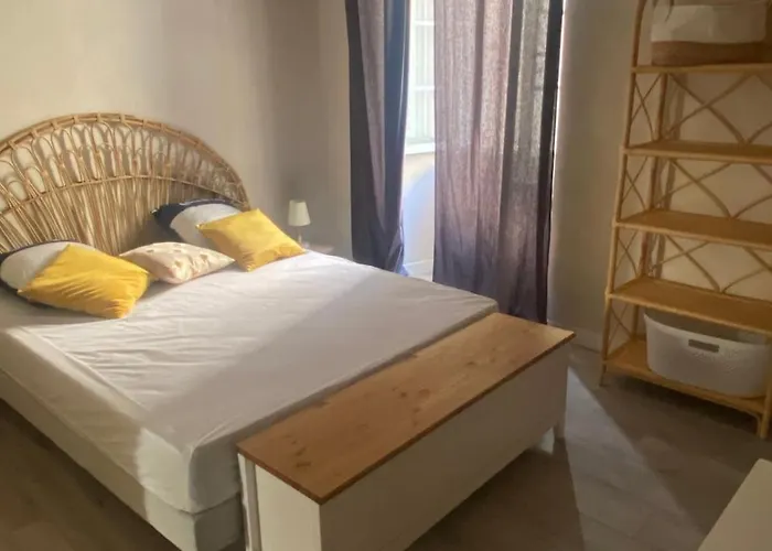 Climatise Avec Parking Prive Au Coeur De La Vieille Lejlighed *